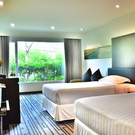 Happihaus Hotel Bangkok Bagian luar foto