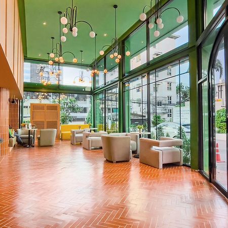 Happihaus Hotel Bangkok Bagian luar foto