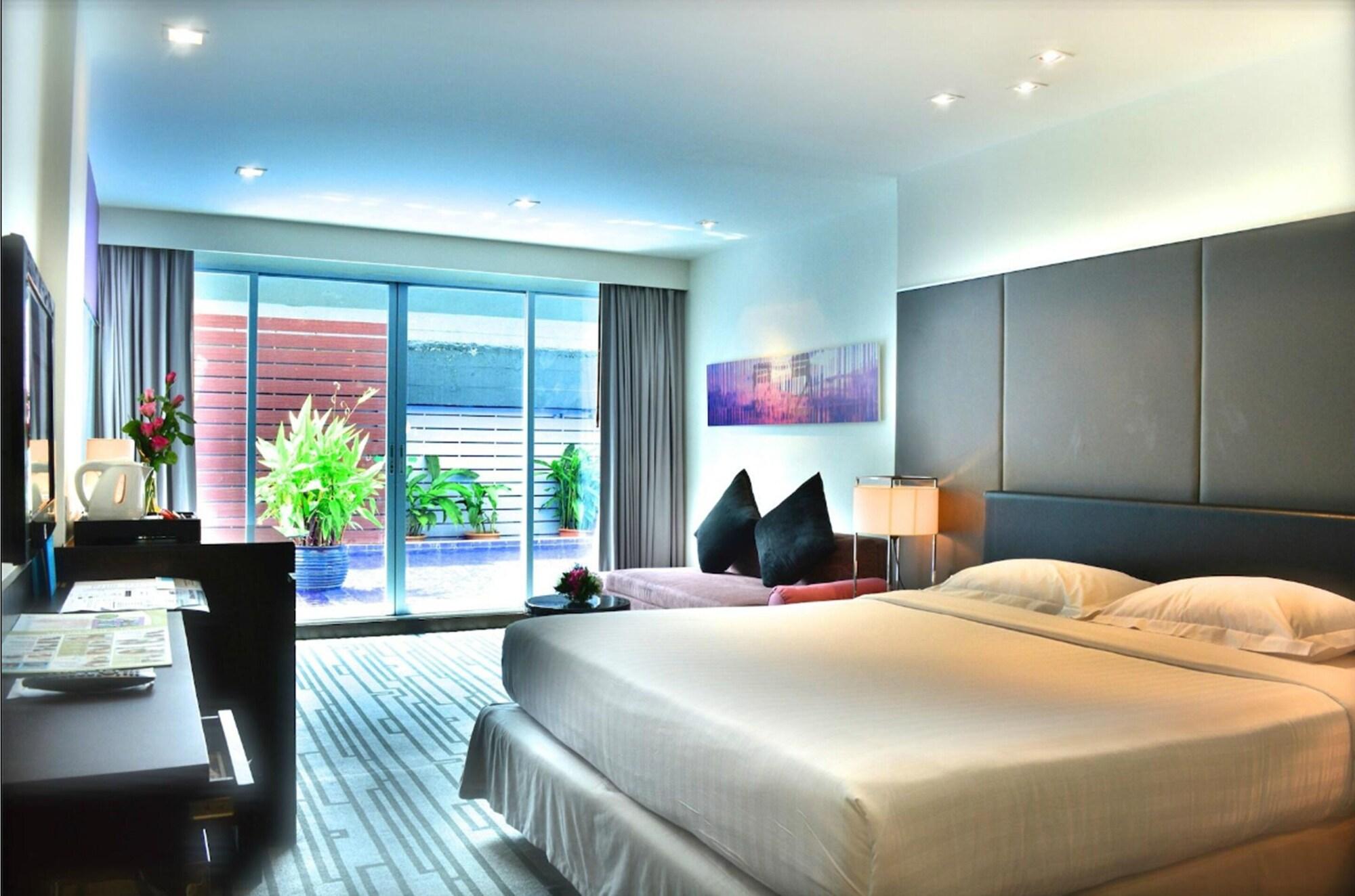 Happihaus Hotel Bangkok Bagian luar foto