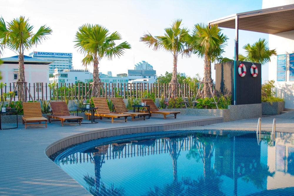 Happihaus Hotel Bangkok Bagian luar foto