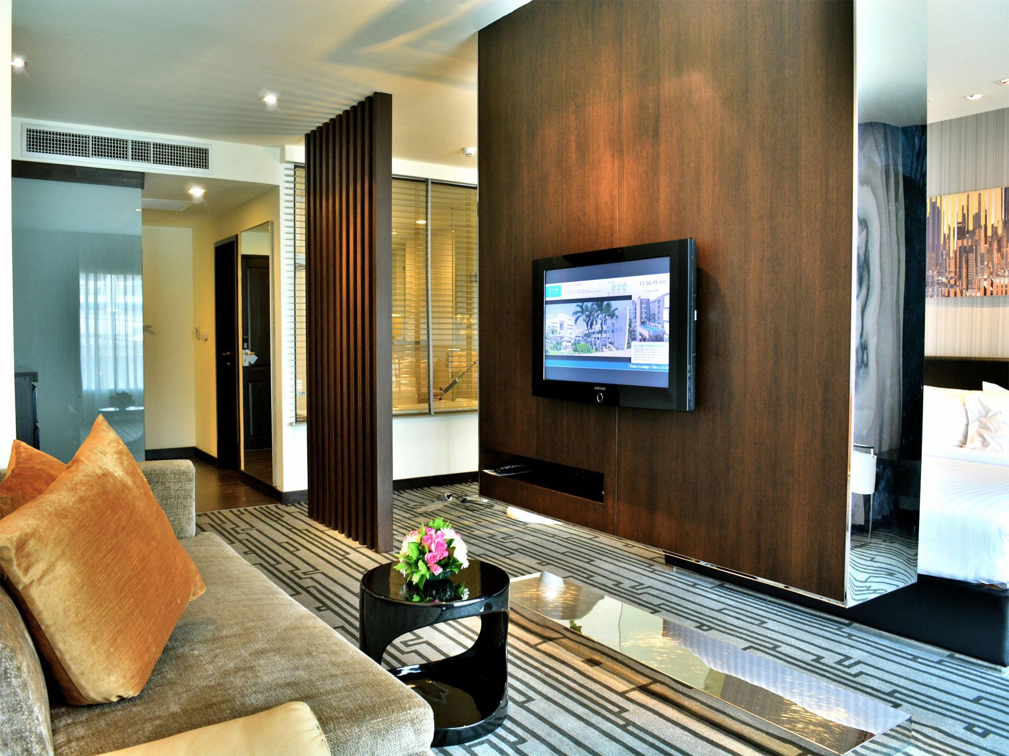 Happihaus Hotel Bangkok Bagian luar foto