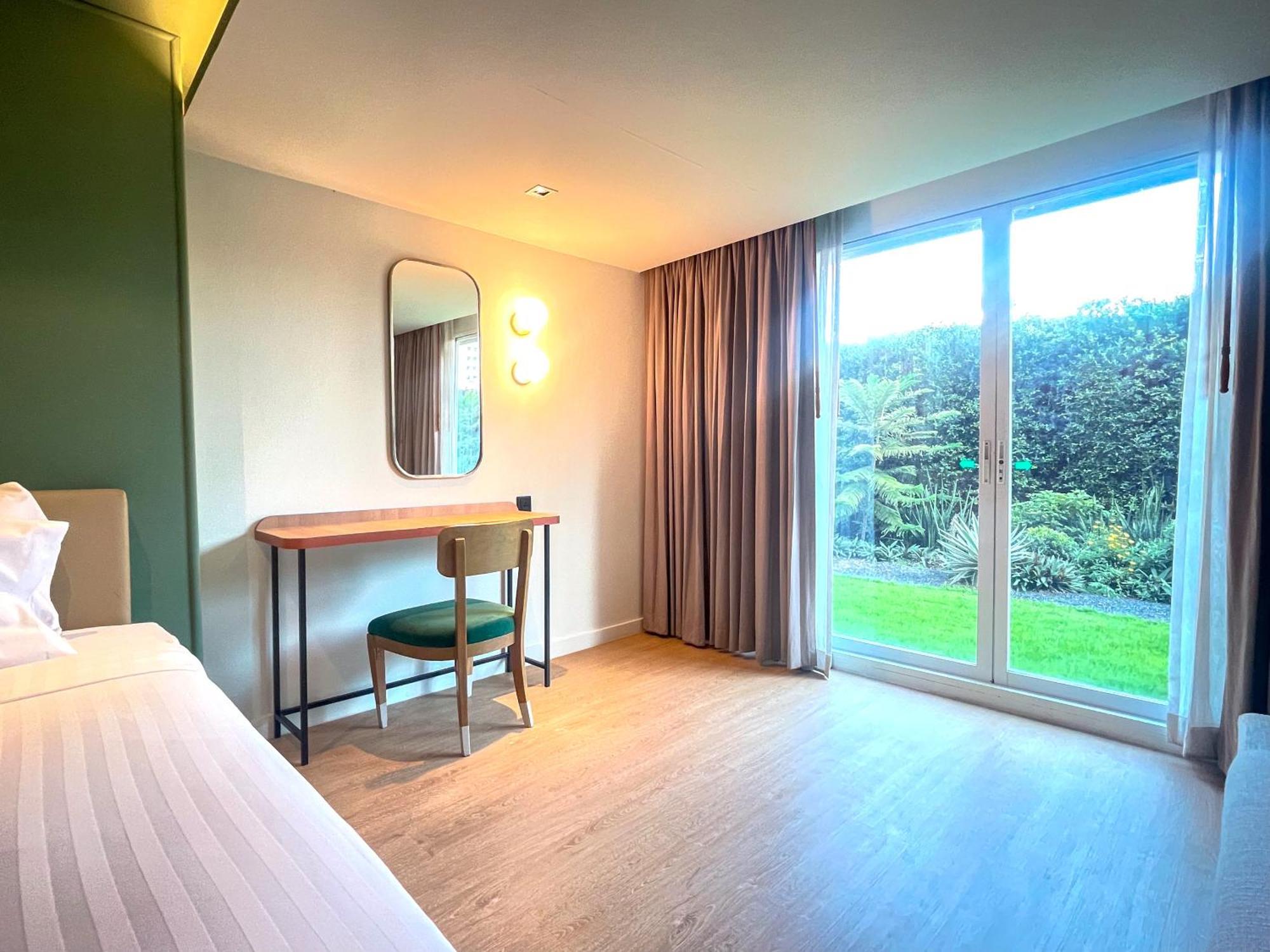 Happihaus Hotel Bangkok Bagian luar foto