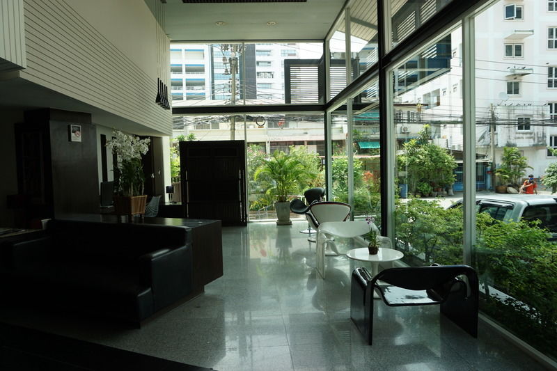 Happihaus Hotel Bangkok Bagian luar foto