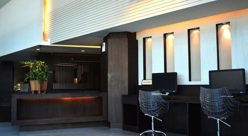 Happihaus Hotel Bangkok Bagian luar foto
